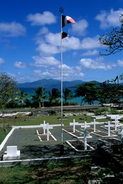 Cemetery;-Comoros-Archipelago;-Flags;-France;-Indian-Ocean;-Kaleidos;-Kaleidos-images;-La-parole-à-limage;-Landscape;-Laurent-Abad;-Mayotte;-Memory;-Sea;-Stories-Pictures;-White-crosses